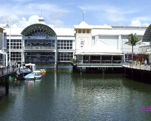 Apartment 2 Bedroom Unit Mooloolaba- Walk To The Beach