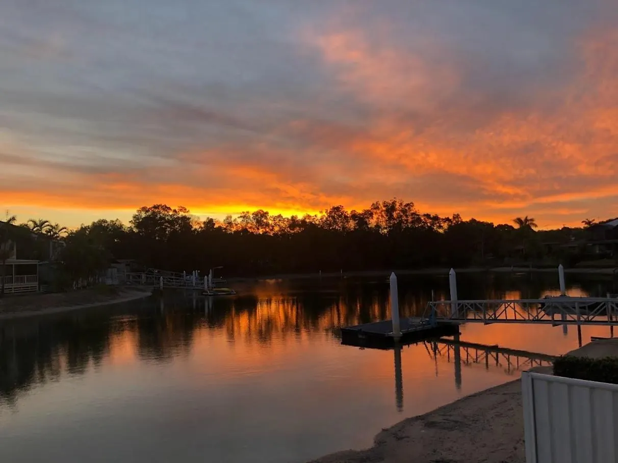Apartment 2 Bedroom Unit Mooloolaba- Walk To The Beach